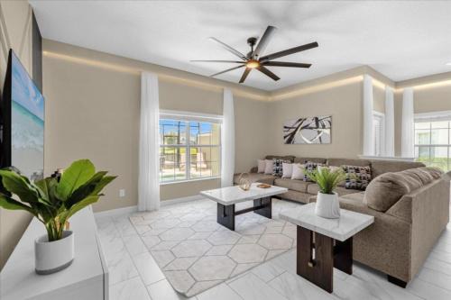 Bay Lake House | 5 Bedrooms 4 Bathrooms Storey Lake 3149 Pp