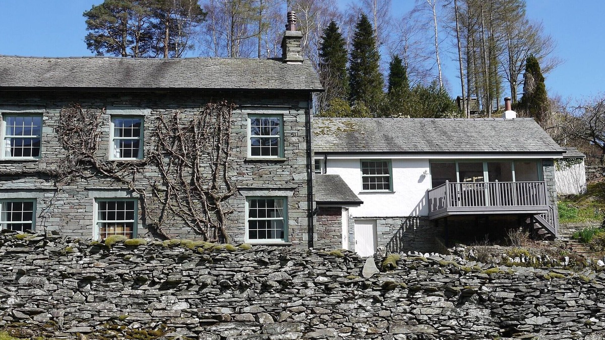 Chapel Stile Cottage | 5 bedrooms, 5 bathrooms, 2 living rooms and mountain views from every room!