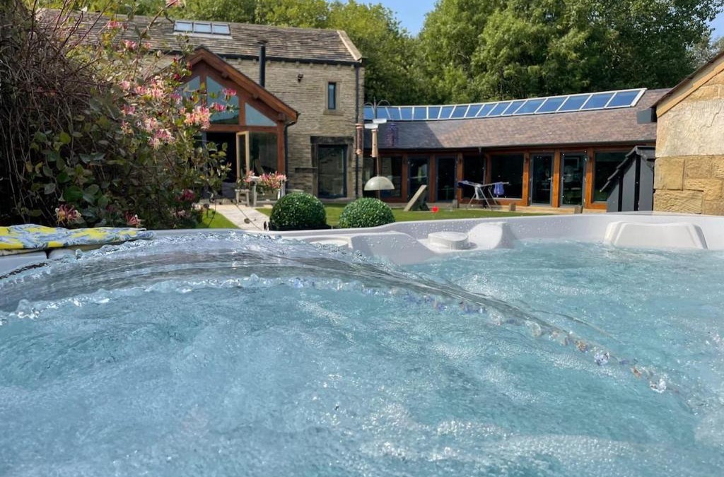 Honley House | 5 Bedrooms 5 En-suites HotTub Pool Table