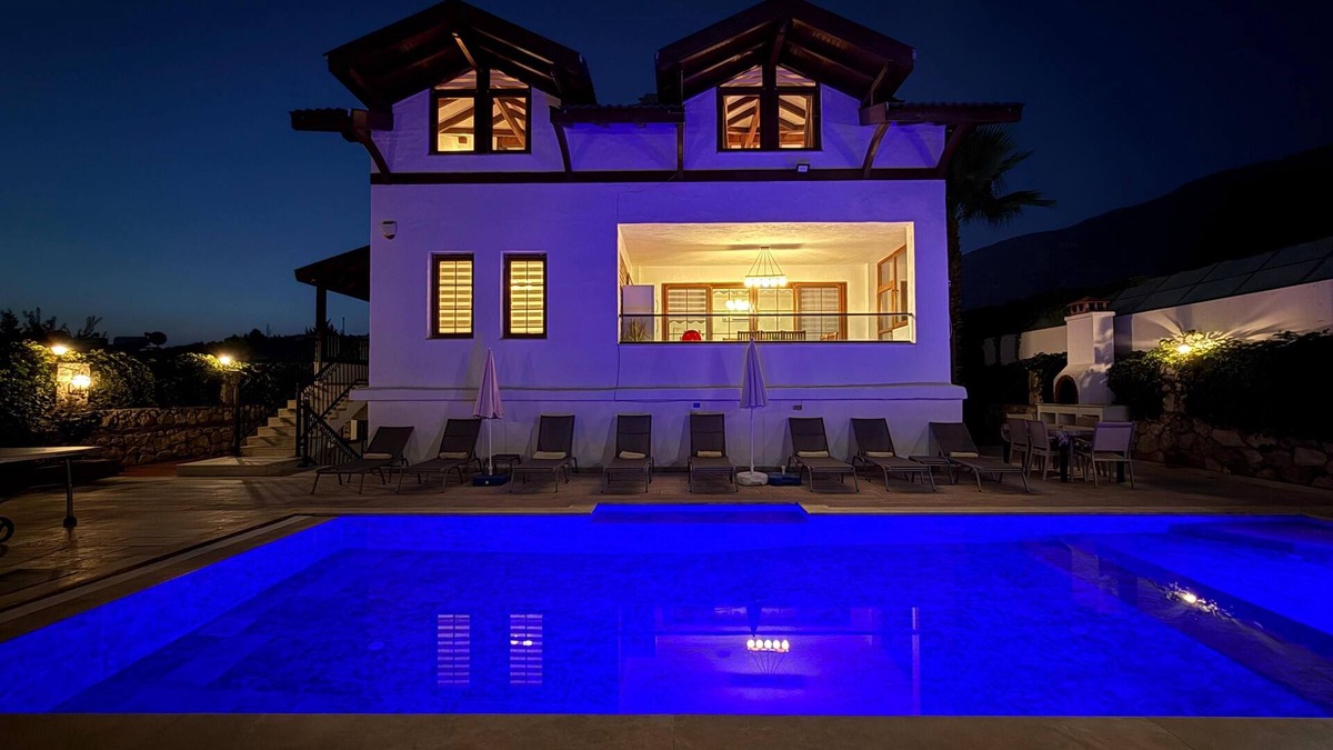 Hisaronu Villa | 5 Bedrooms, heated pool, pool table, table tennis, bbq & wifi.