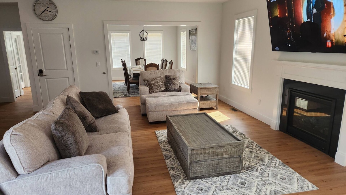 Leicester House | 5 bedrooms Home away from Home