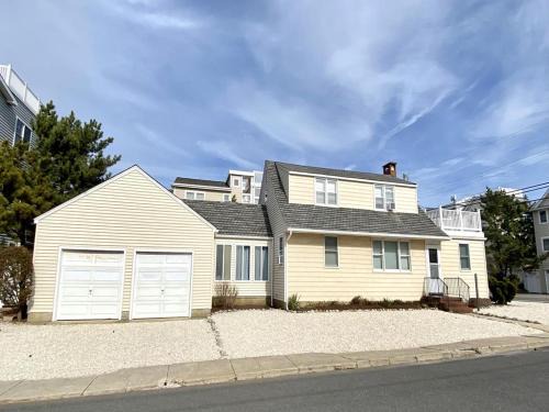North Beach Haven House | 5 Bedrooms That Sleeps 14! Home Has Ocean Views! 50 Feet From Beach Ramp!
