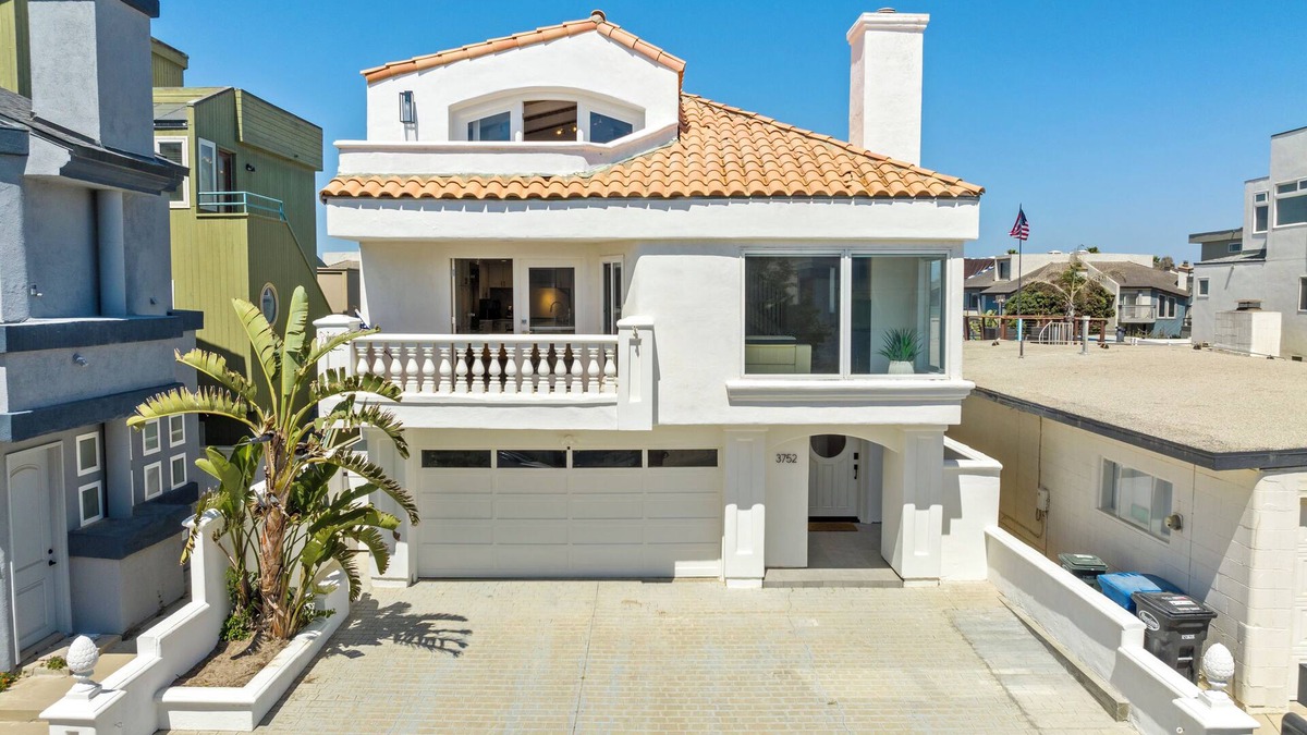 Hollywood Beach House | 5 beds 4 Bedroom 5 bath New Seaside Oasis pool/ping pong table