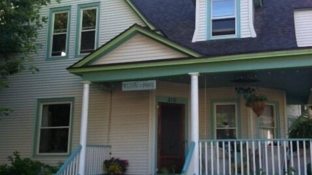 Grand Haven Apartment | 5 Blocks from the Waterfront! Walk to everything! Very desirable location!