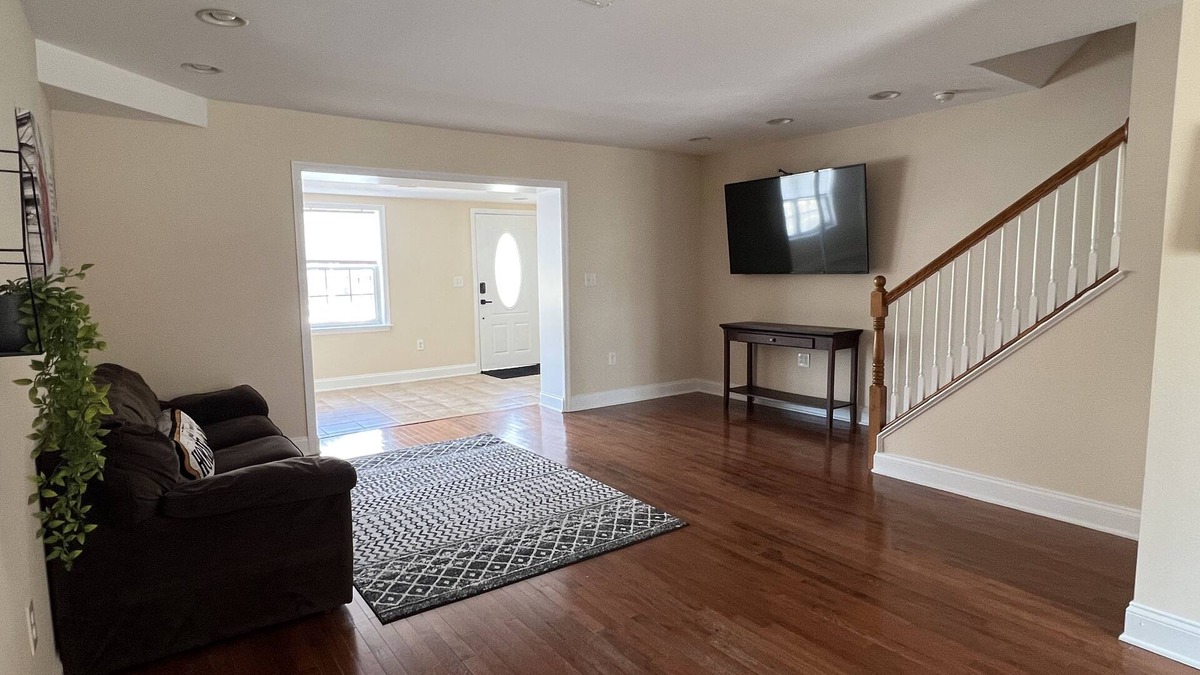 South Philadelphia House | 5 blocks walk to Stadiums! Extra wide South Philly Rowhome with Balcony+Parking!