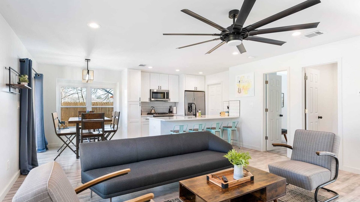 Franklin Park House | 5 BR, 10 min to DT, Sleeps 10, Pet Friendly