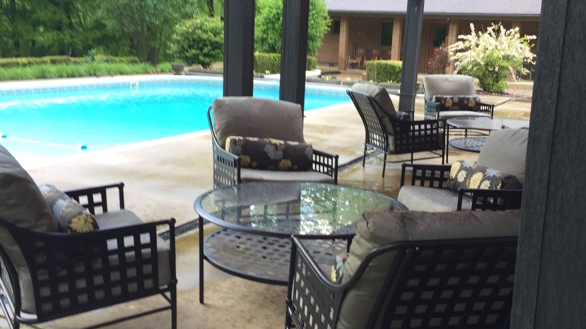Palmyra House | 5 BR, 4 baths, Pool, HotTub, Family Friendly, near Louisville KY, Private