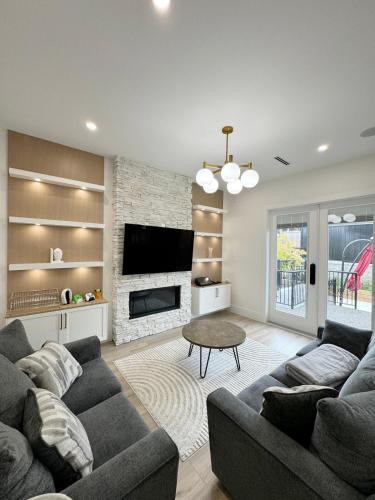 Surrey Apartment | 5 BR Brand New Luxurious White Rock Spacious Home