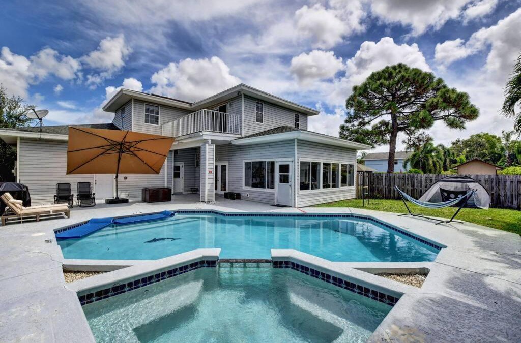 Boynton Beach House | 5 BR Mansion with Pool and non-heated Jacuzzi Games in Boynton Beach