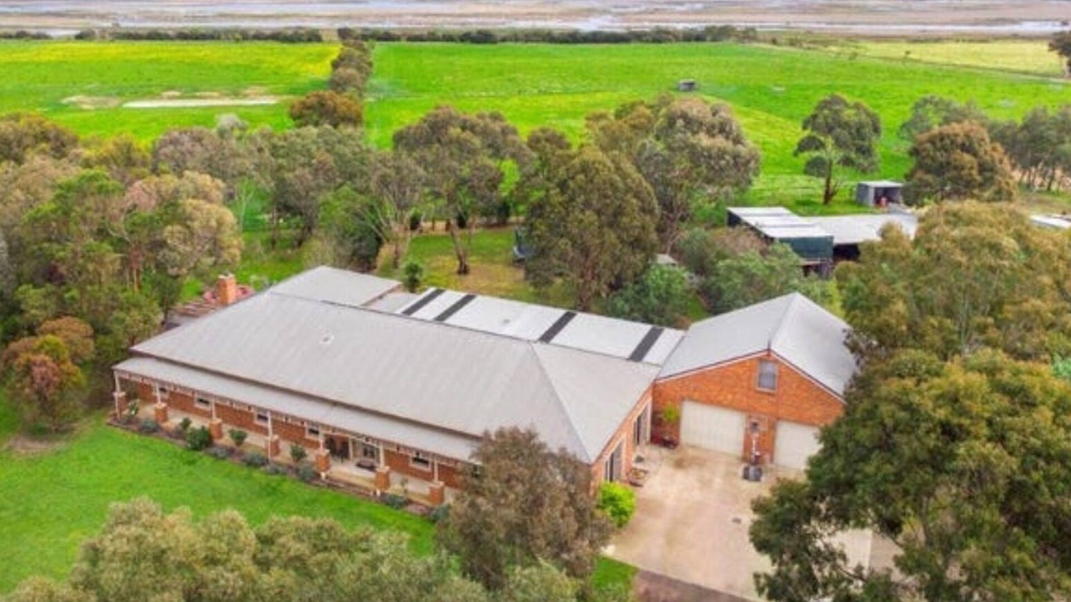 Leopold House | 5 BR ReedyLake Farmstay By Geelong Leopold