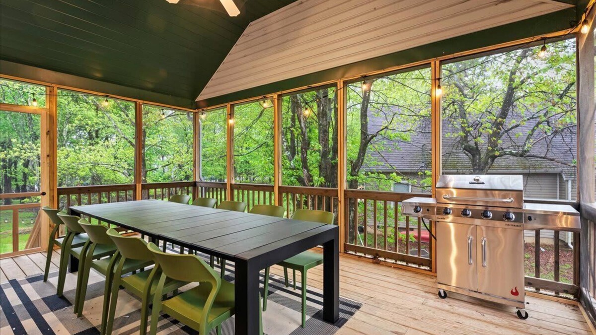 Albrightsville House | 5 Br Sleeps 14! Hot Tub-Sauna-Movie Theatre-Arcade