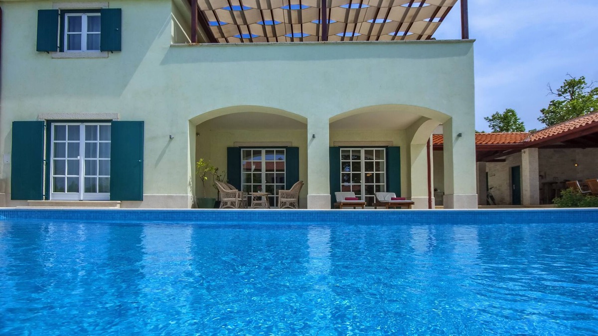 Butkovici Villa | 5 * Charming villa with large heated pool, 2 tennis courts, jaccuzzi