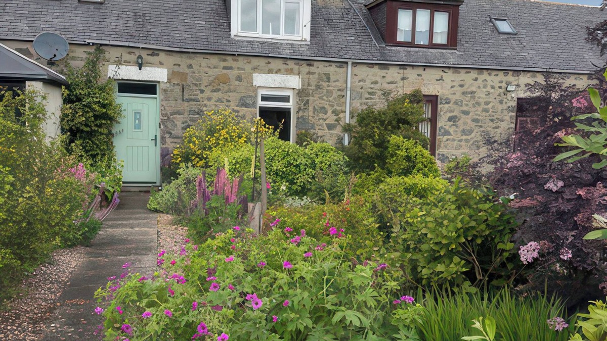 Banff Cottage | 5 DISTILLERY COTTAGES, pet friendly, with open fire in Banff