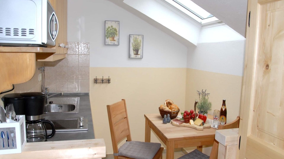 Grassau Apartment | 5. Fewo Kampenwand, 28 qm, 1-2 Pers., Wohn-Schlafraum, Westbalkon 2. OG