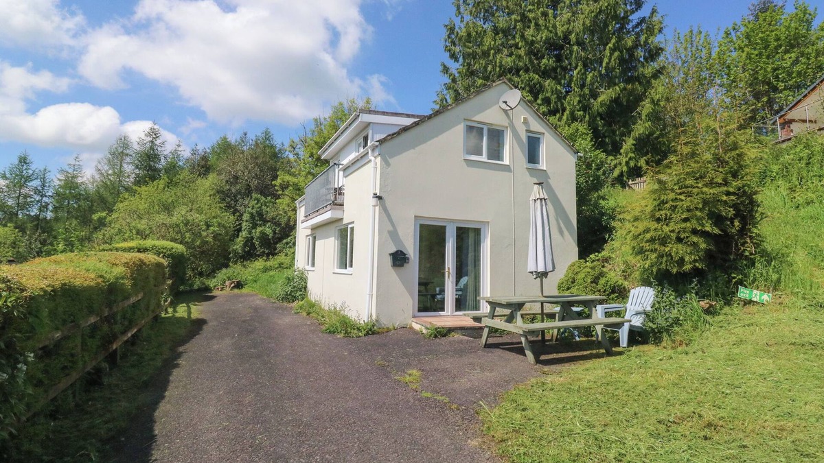 Umberleigh Cottage | 5 FOREST PARK LODGE, pet friendly in High Bickington