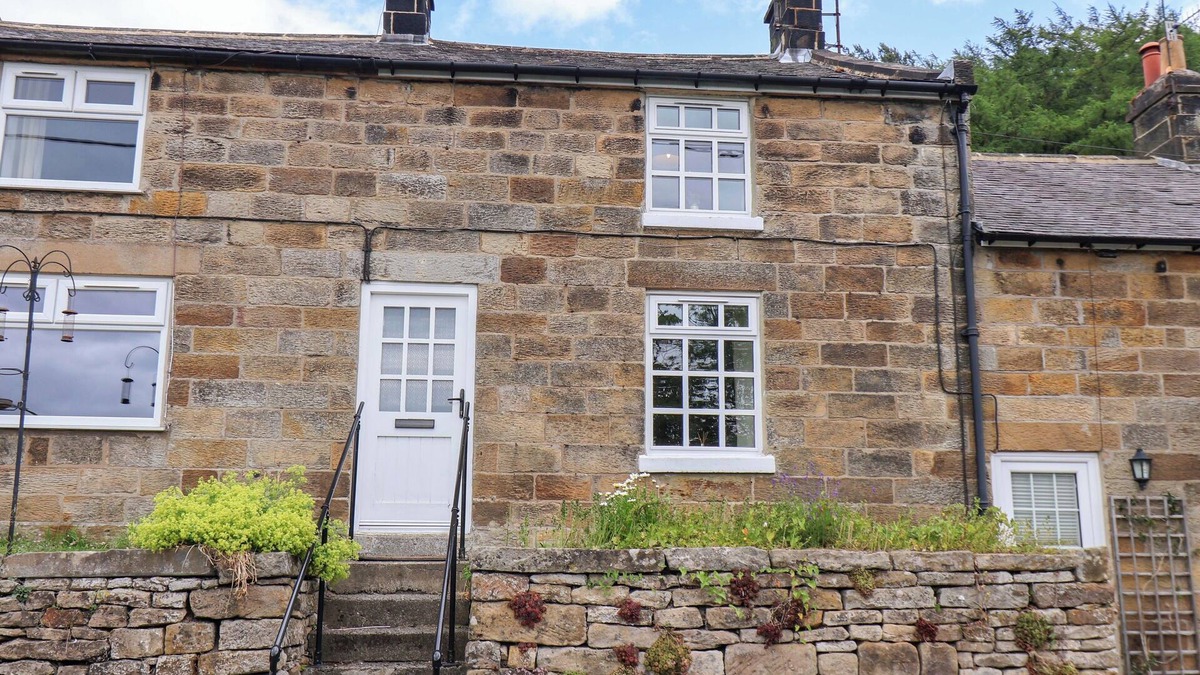 Grosmont Cottage | 5 HOLLINS COTTAGES, pet friendly, with open fire in Grosmont