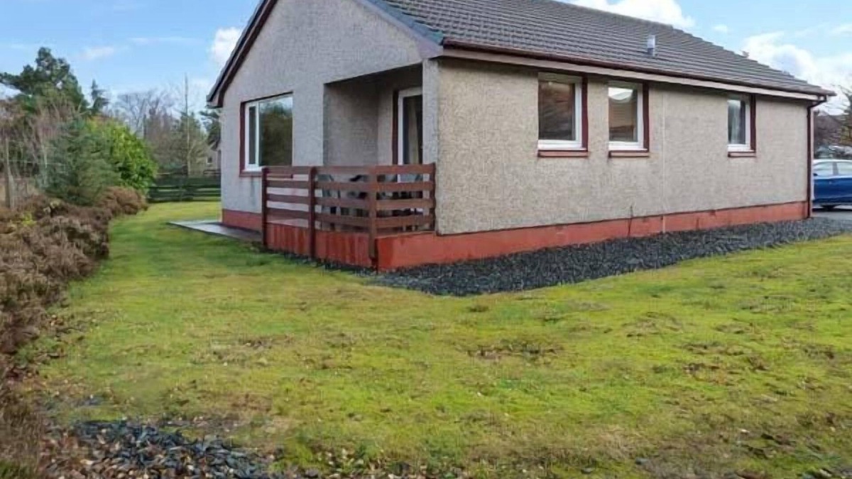 Poolewe Cottage | 5 INNES-MAREE, pet friendly, country holiday cottage in Poolewe