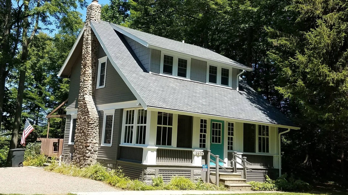 East Springfield House | 5 lakefront acres with DIRECT beach access from property