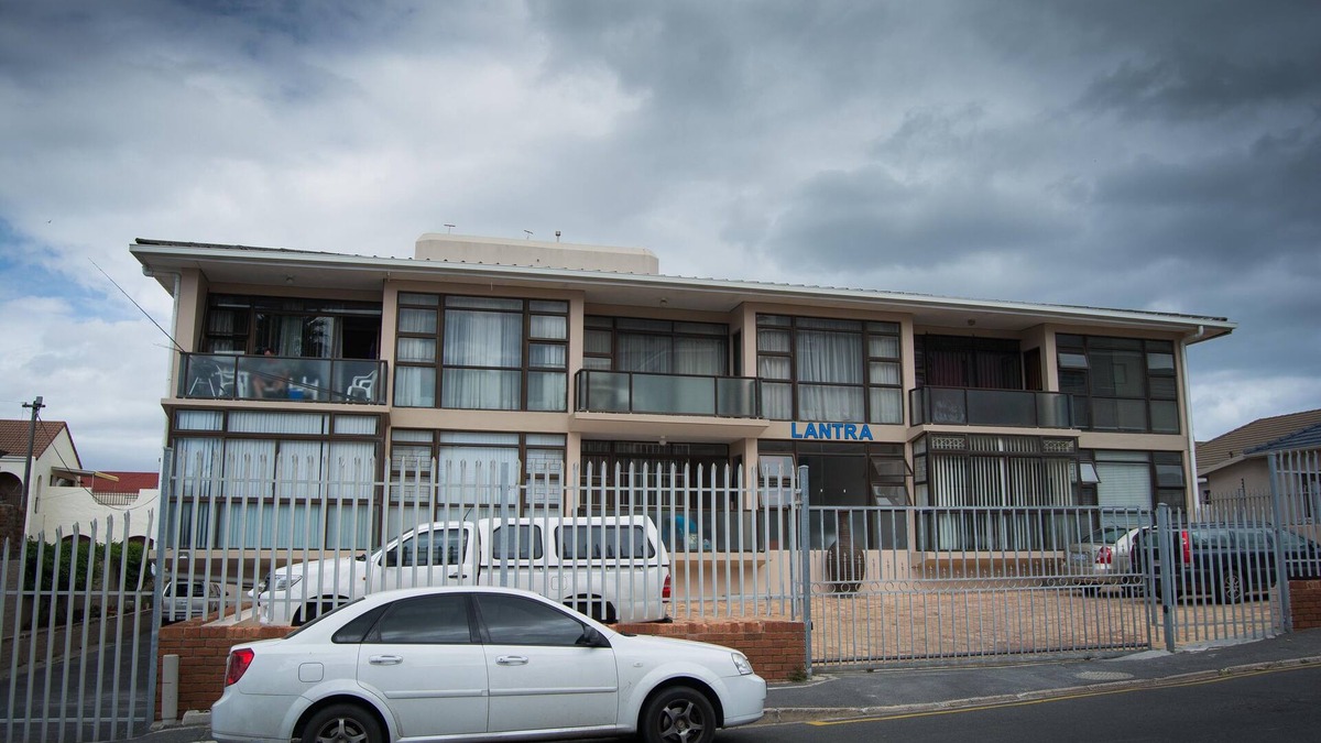 Strand Apartment | 5 LANTRA, 1 THOMPSON STREET, STRAND WESTERN, CAPE SOUTH AFRICA