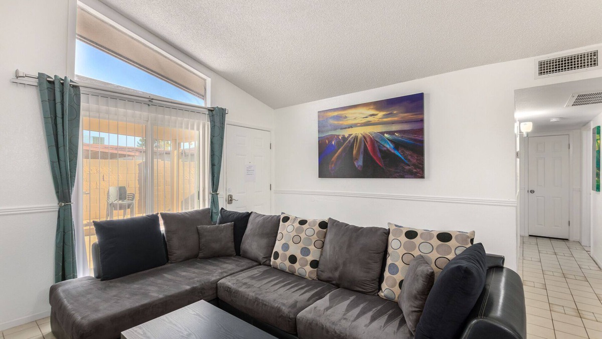 Mesa Grande Condo | 5★ Location. CUBS stadium is directly across the street!