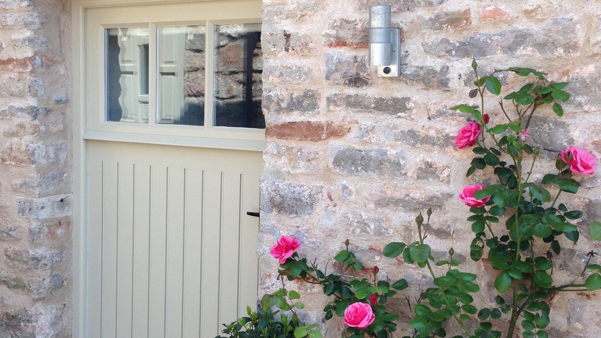 Dinder Cottage | 5*Luxury Coach House, nr Wells. Peaceful idyllic village. Walk to fab nearby pub