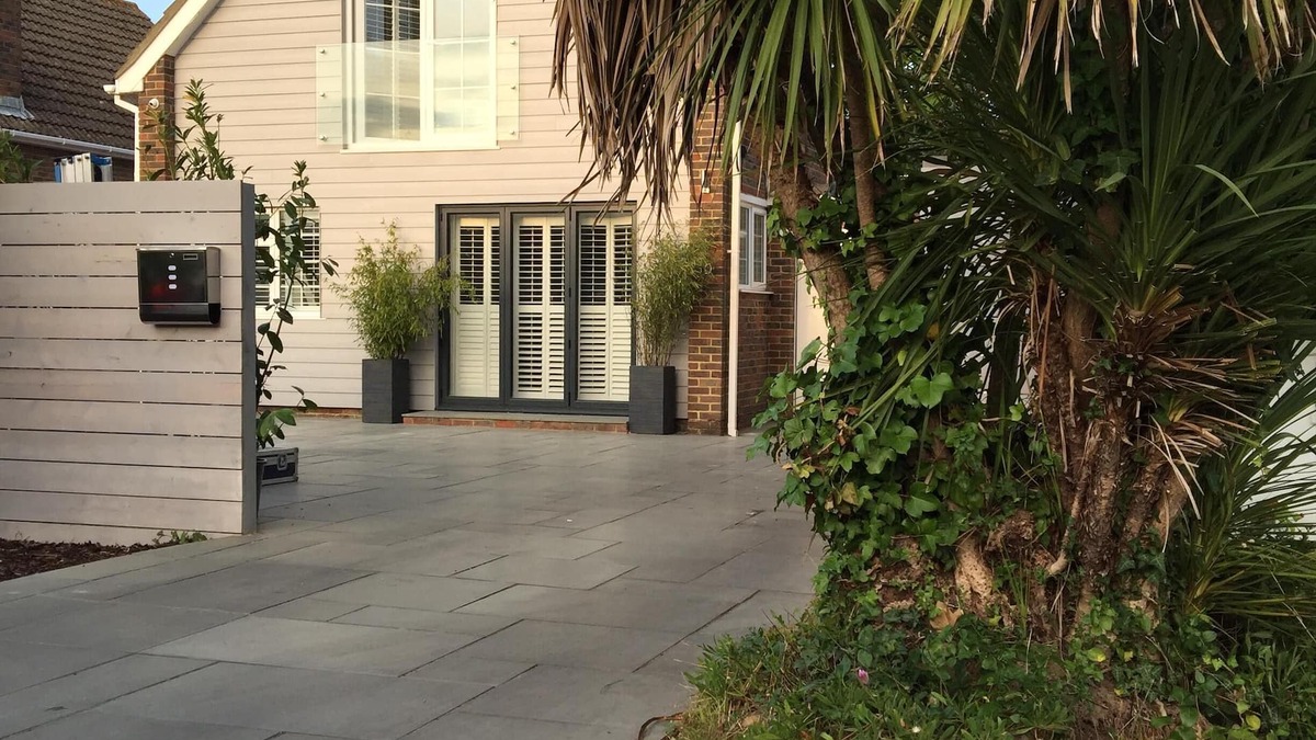 East Preston House | 5 * luxury family home on a private sea estate