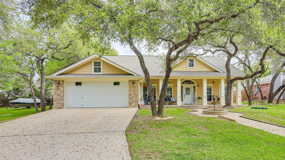 Morgans Point Resort House | 5 Mi to Belton Lake: Peaceful Home w/Hot Tub