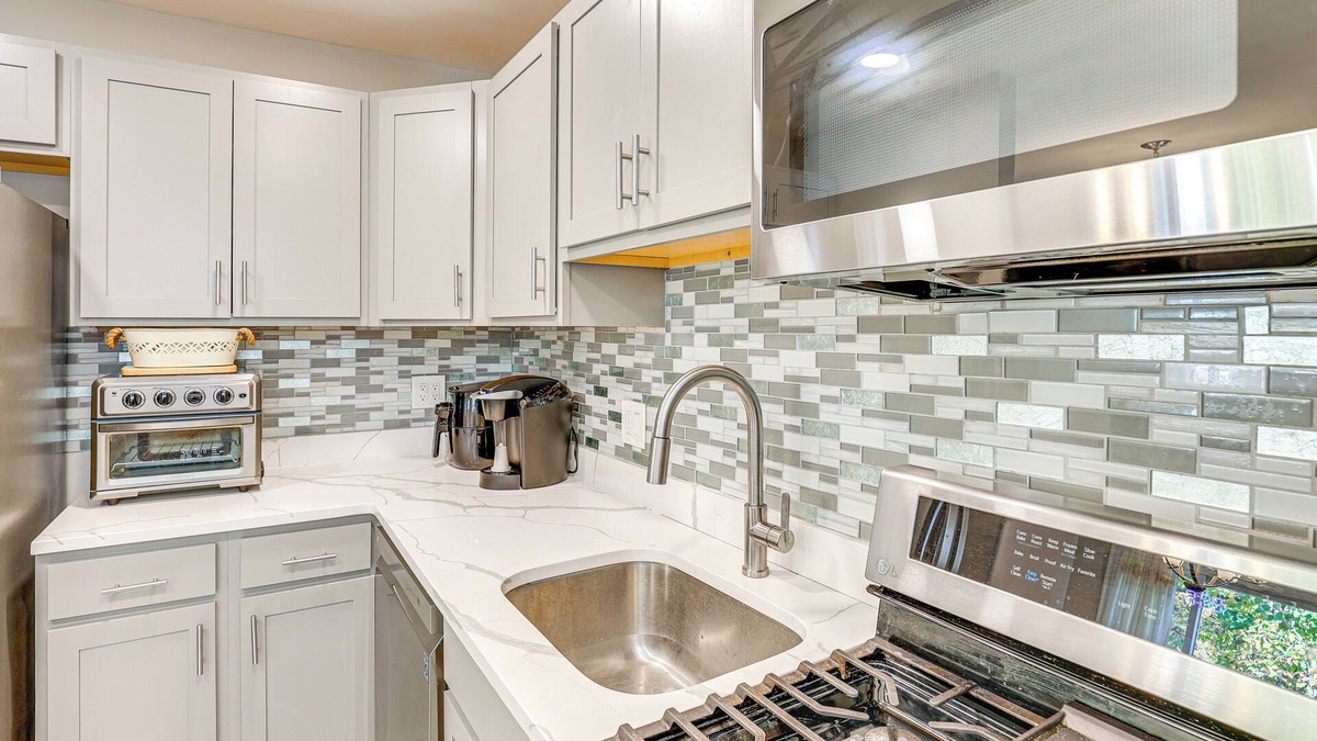 Rosedale Cottage | 5 Mi to Downtown Baltimore: Quiet Home w/Porch