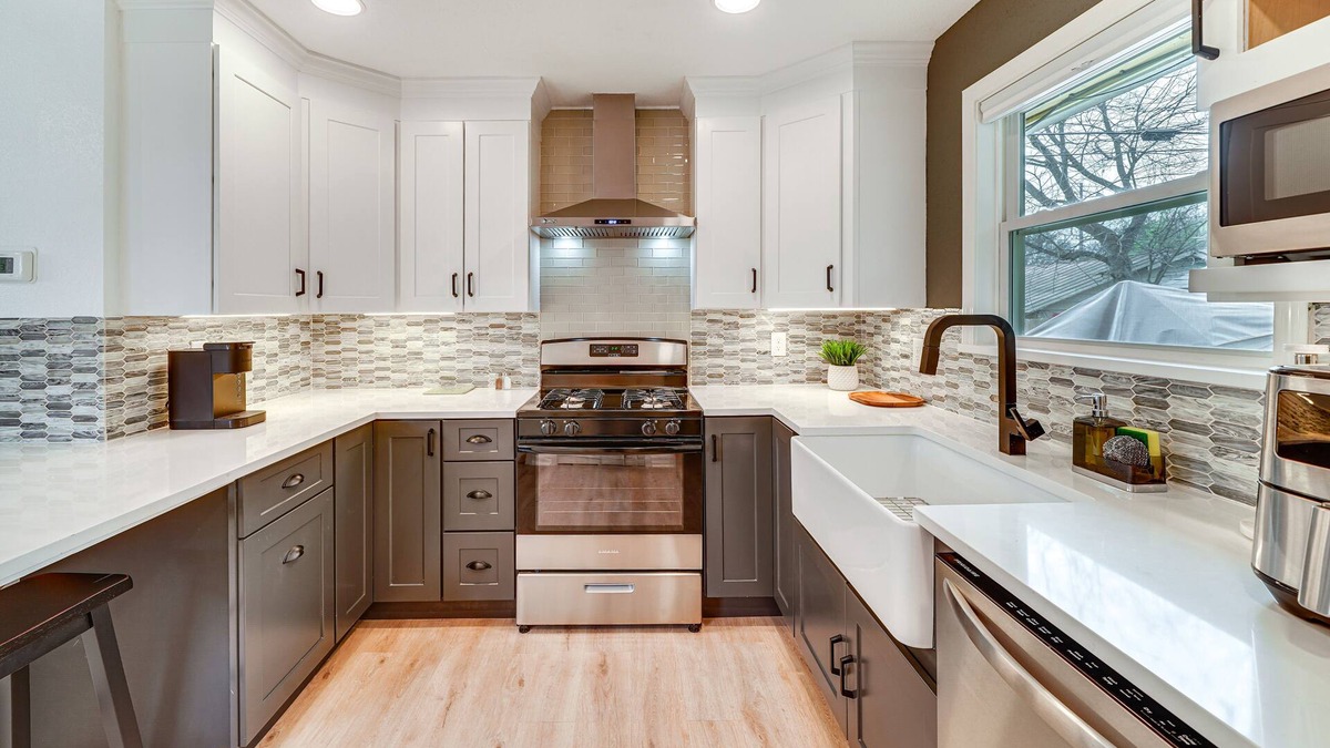 Northwest Los Angeles Heights Cottage | ~ 5 Mi to Downtown: Modern San Antonio Cottage