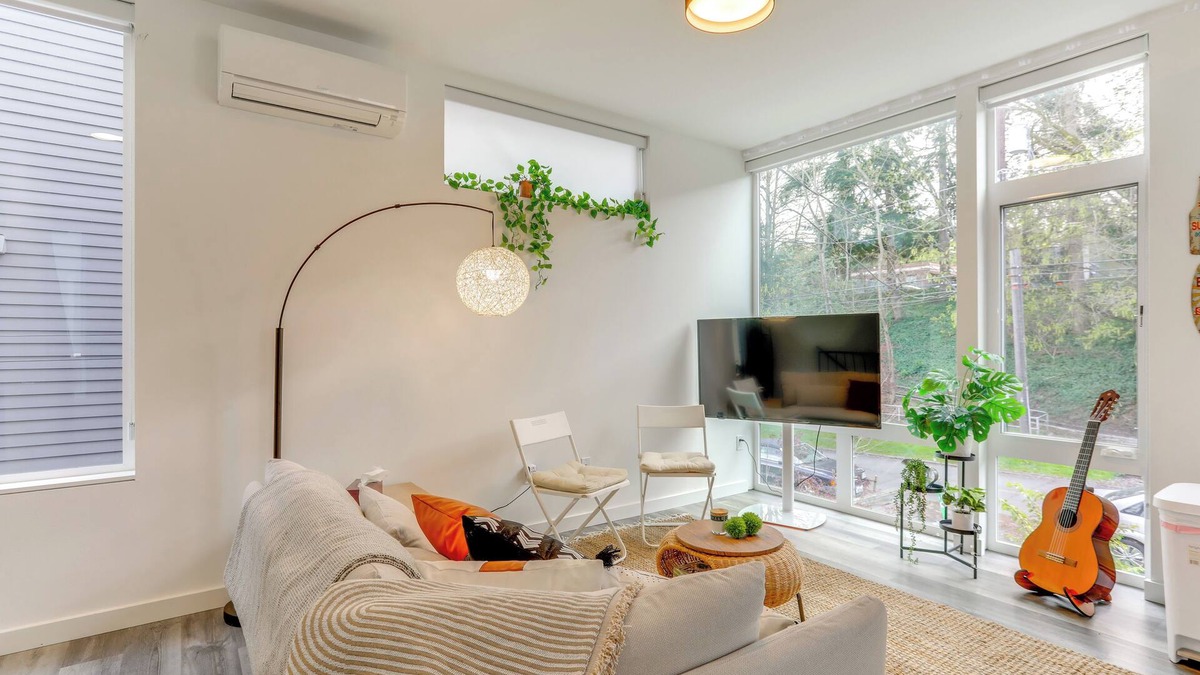 North Queen Anne House | 5 Mi to Dtwn: Pet-Friendly Townhome in Seattle!