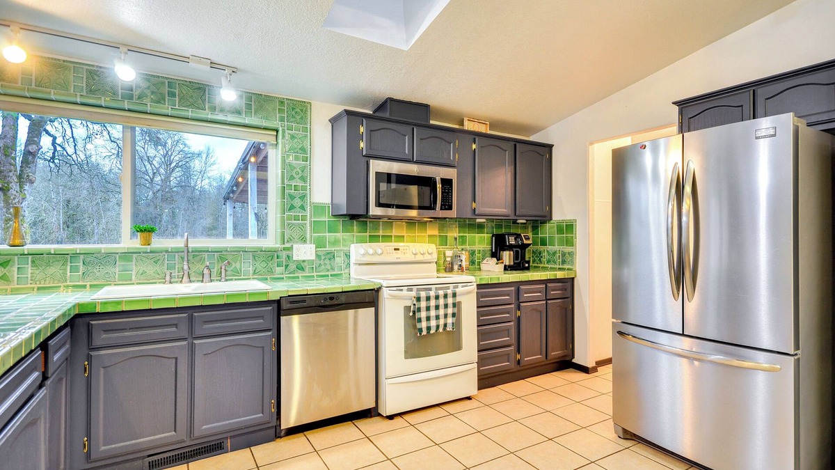 Cornelius Cottage | 5 Mi to Forest Grove: Historic Farmland Escape