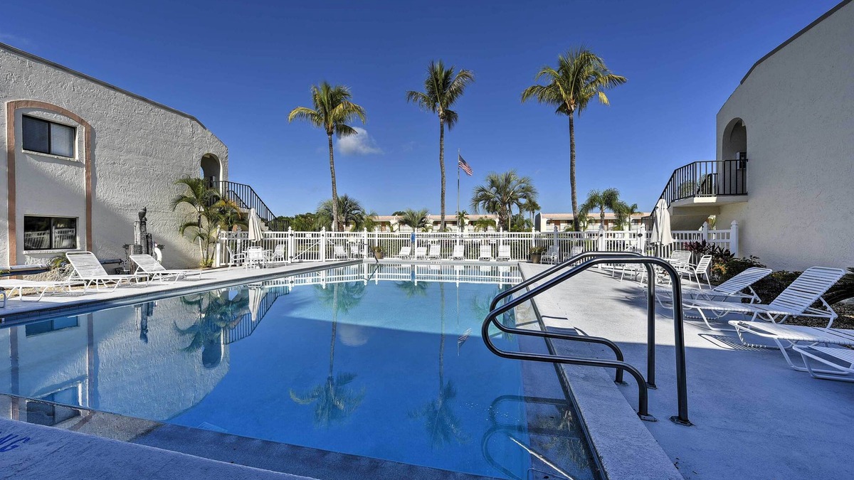 Majestic Palms Condo | 5 Mi to Fort Myers Beach: Condo w/Private Lanai!