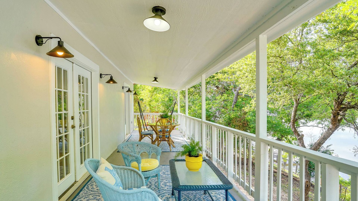 Dennis House | 5 Mi to Historic Granbury Square: Lakefront Escape