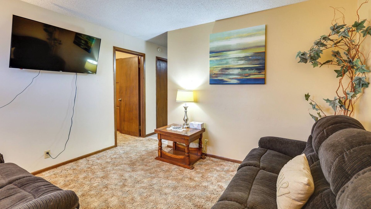 Hutchinson Apartment | 5 Mi to Hutchinson Attractions: Cozy Apt