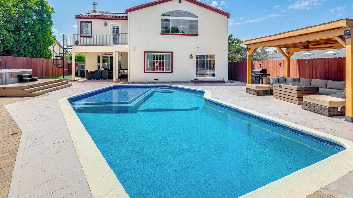 Bay Ho House | 5 Mi to La Jolla Cove: Spacious Retreat w/Hot Tub