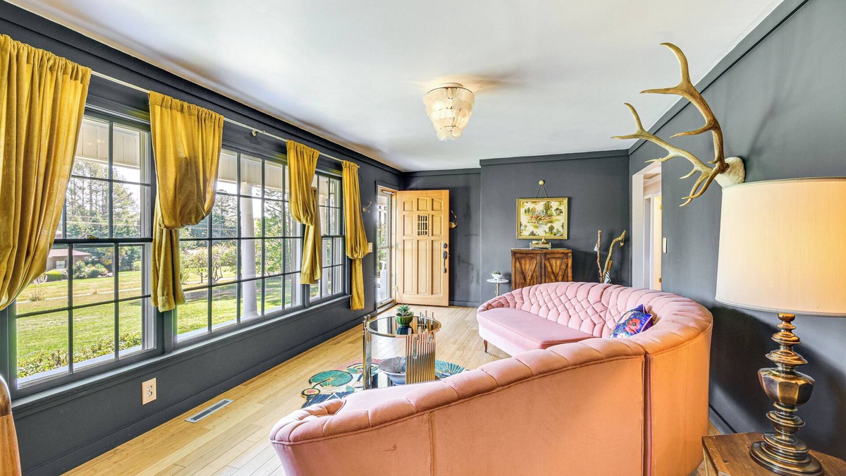 Salem House | 5 Mi to Lake Keowee: Stylish Salem Home w/Yard!