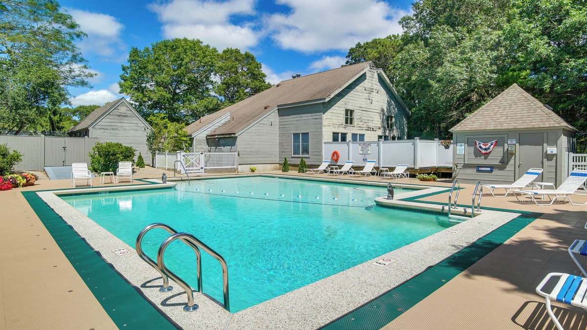 Mews Village Condo | 5 Mi to Mashpee Commons: Coastal Mashpee Condo
