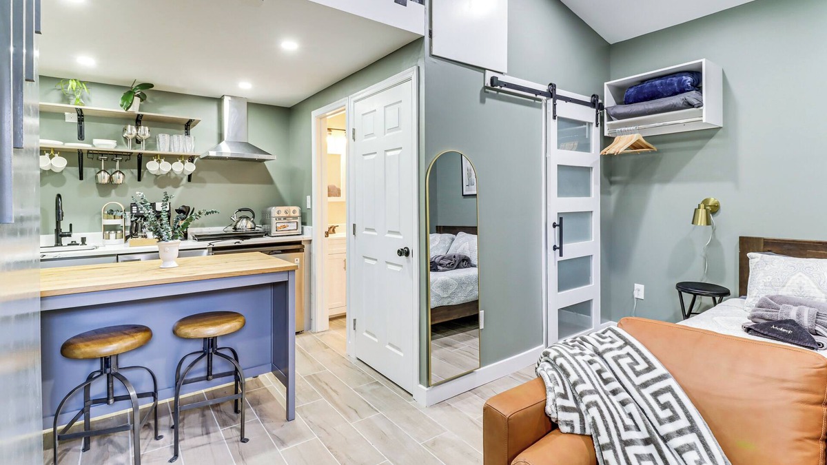 Oxon Hill Apartment | 5 Mi to National Harbor: Stylish Apt w/Patio!