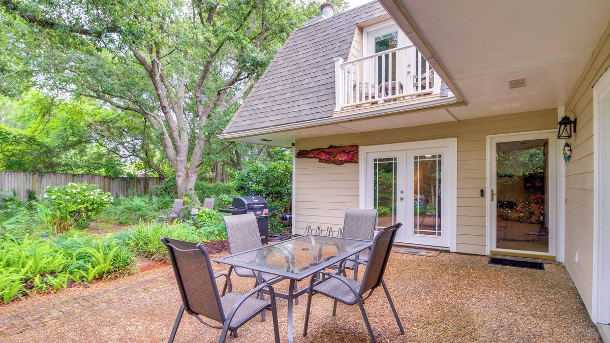 Gulf Breeze House | 5 Mi to Pensacola Beach: Townhome w/Yard!