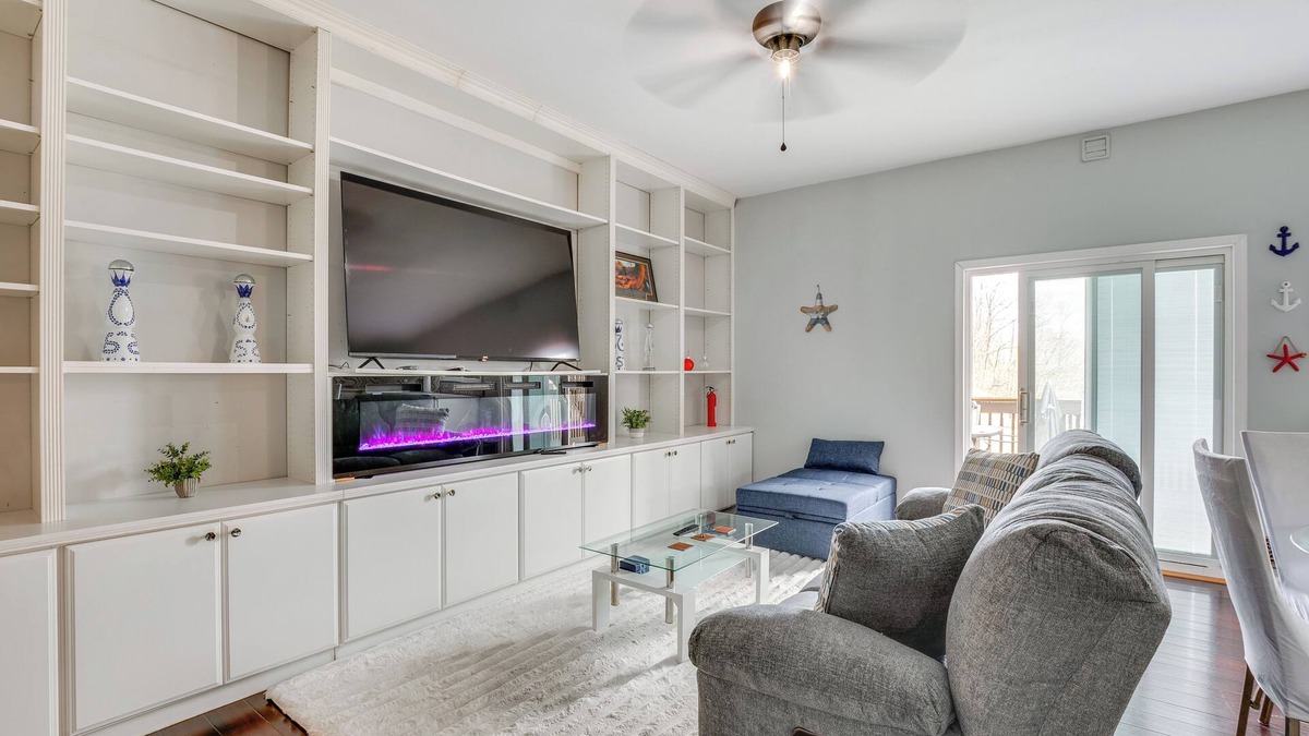 South River Apartment | 5 Mi to Rutgers University: New Jersey Guest Suite