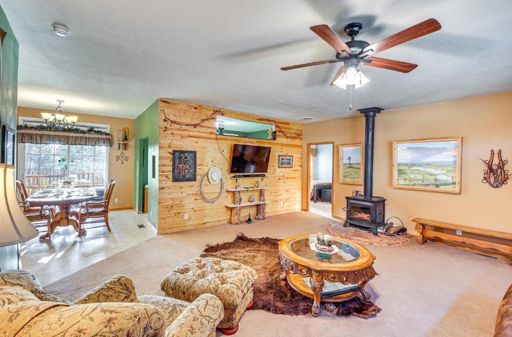 Hot Springs House | 5 Mi to Town Mtn-View Gem with Deck in Hot Springs