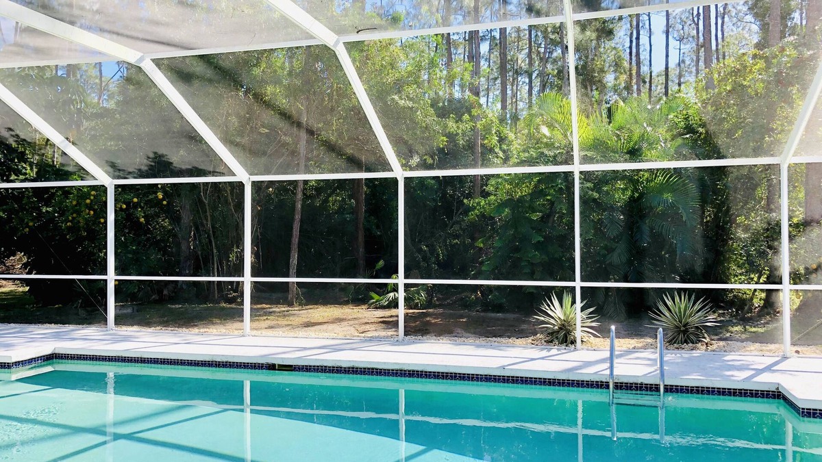 Crown Pointe House | 5 Miles to the beach, family home, saltwater pool, pickleball & tennis courts