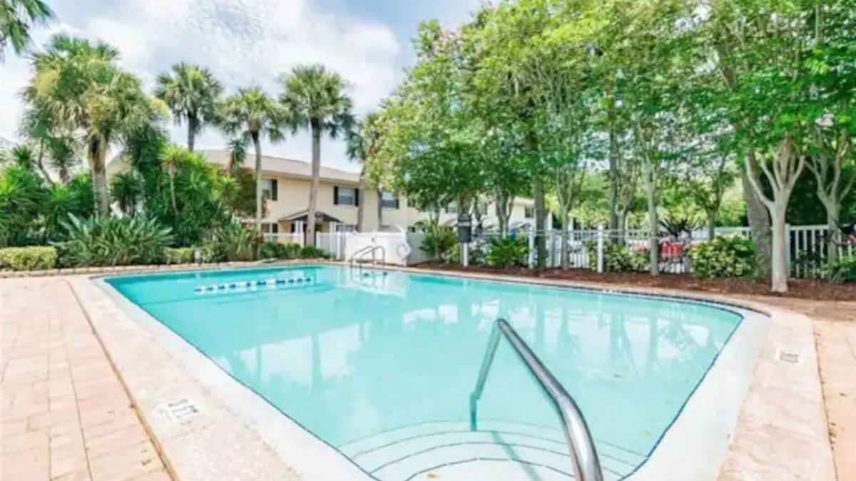 Anona Condo | 5 Min>Beach Remodeled 2 bed 2 Bath Condo With Pool and Grill and King bed!