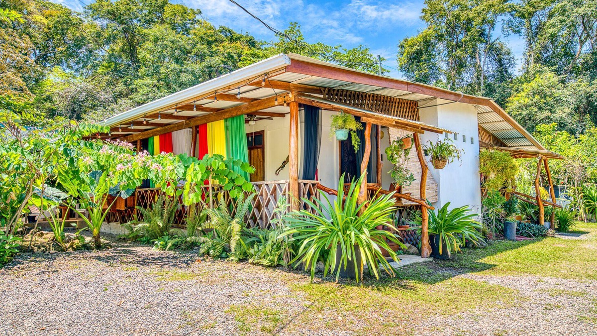 Puerto Viejo de Talamanca House | 5 min walk to town/beach Quaint 4 BR Eco Lodge