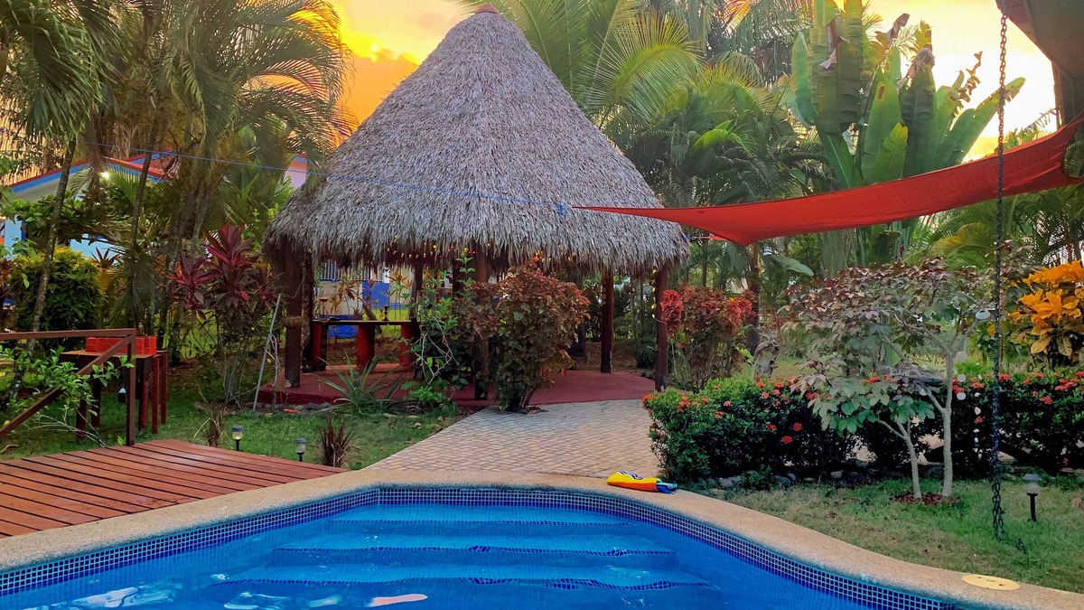 Parrita House | 5 min. drive to Playa! 15 min. drive to Mountains, 15 min. drive to the Rivers!🇨🇷