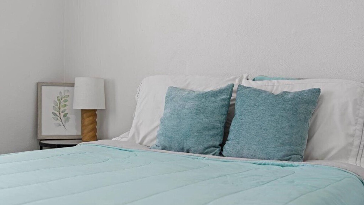 Airport Township House | 5 Min from Airport, Clse to Hopsitls