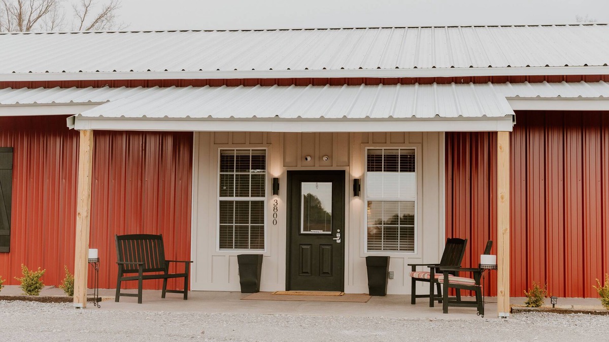 Elliott Cabin | 5 min. from Grenada Lake! 3 bed room/Outside pavilion/Family size/fire pit
