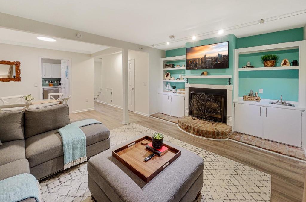 Old Village House | 5 Min to Beach—King Beds