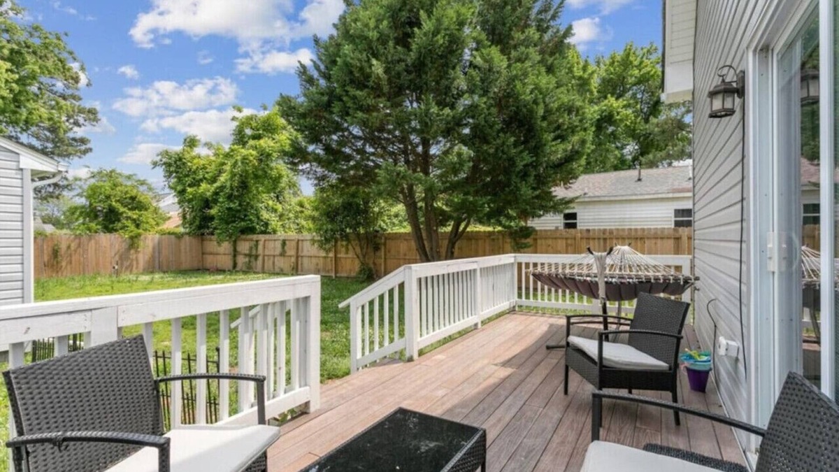 Buckroe Beach House | >5 min to beach | Laundry, WIFI, Parking, 30+ Days