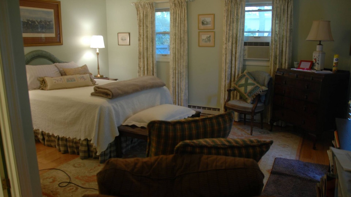 Middleburg House | 5 Min to center of Middleburg - Private Guest Suite w/private entrance & bath.